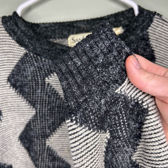 Men's vintage Santana medium grey and black knit zig zag sweater - Picture 9 of 10
